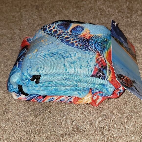 New Whitley Willows Reversible Microfiber Packable Towel 35" x 70" Sea Turtle - Picture 6 of 6